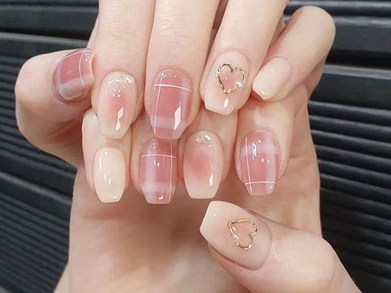 Mẫu nail đẹp nhẹ nhàng sang trọng