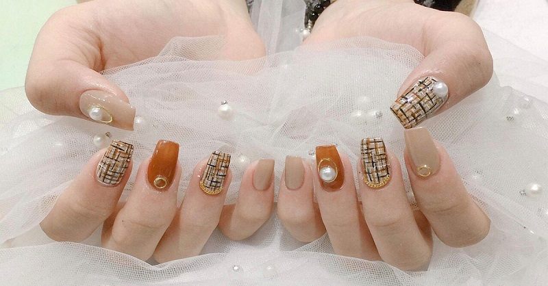 Mẫu nail đính đá ngọc trai