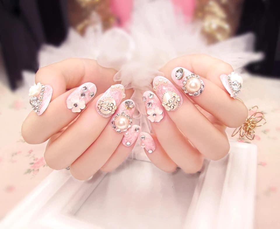 mẫu nail rất đẹp nhẹ dịu đính kèm đá 