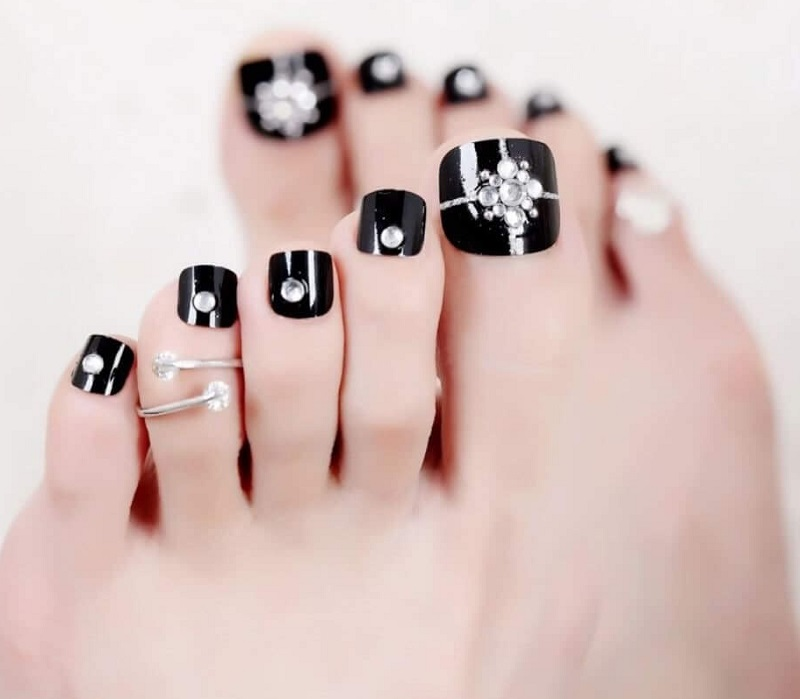 Mẫu nail chân đính đá 