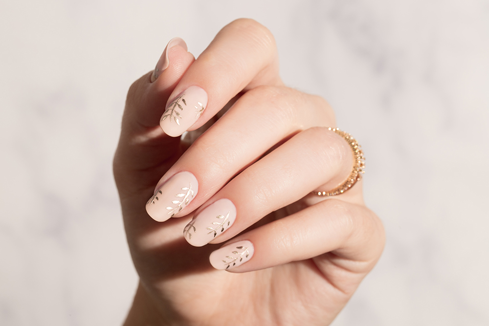 Mẫu nail rất đẹp nhẹ dịu cho tới cô dâu 