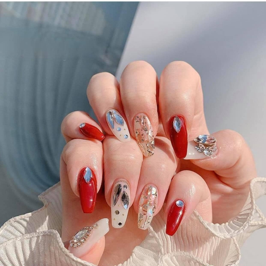 Mẫu nail tone đỏ bắt mắt