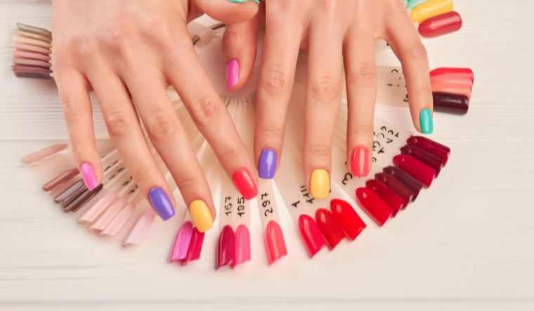 các mẫu nail màu sáng 