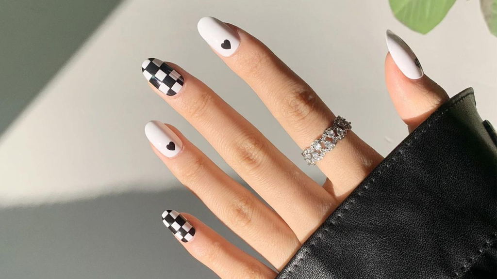 các mẫu nail họa tiết caro