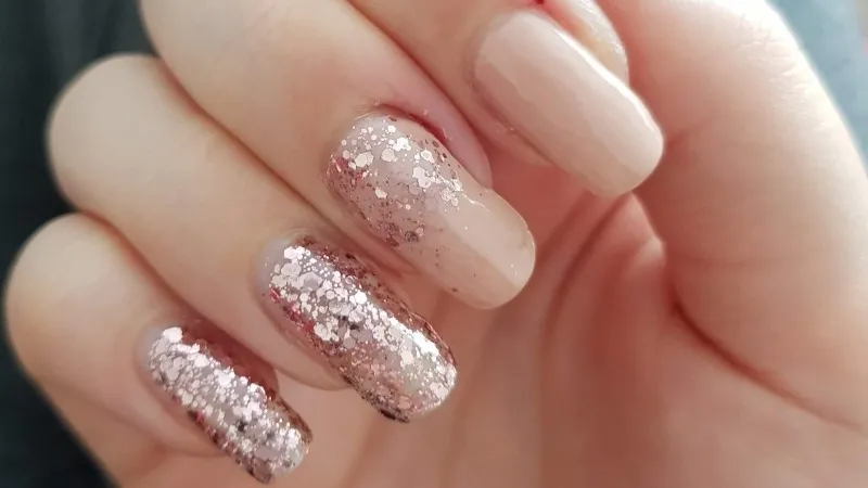 Nhũ hồng phấn là một màu nail nhẹ nhàng