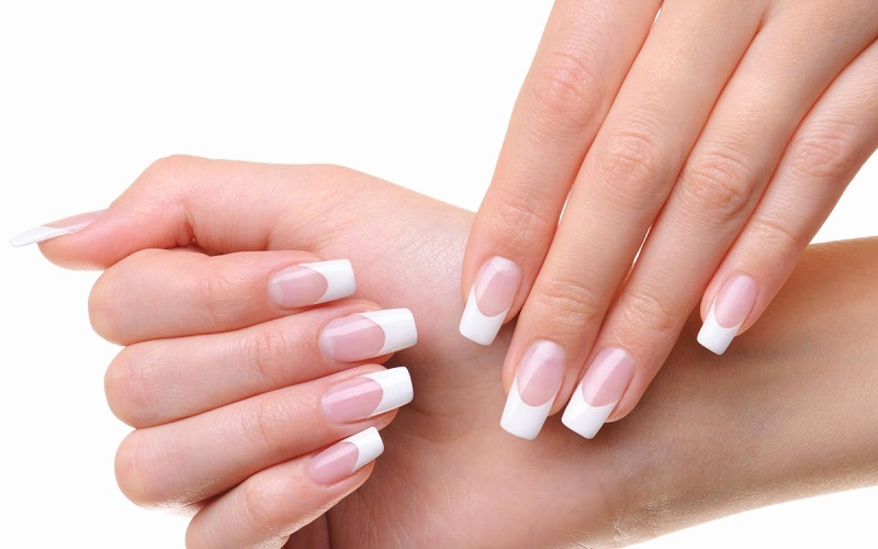 Nail sơn trắng đầu móng 