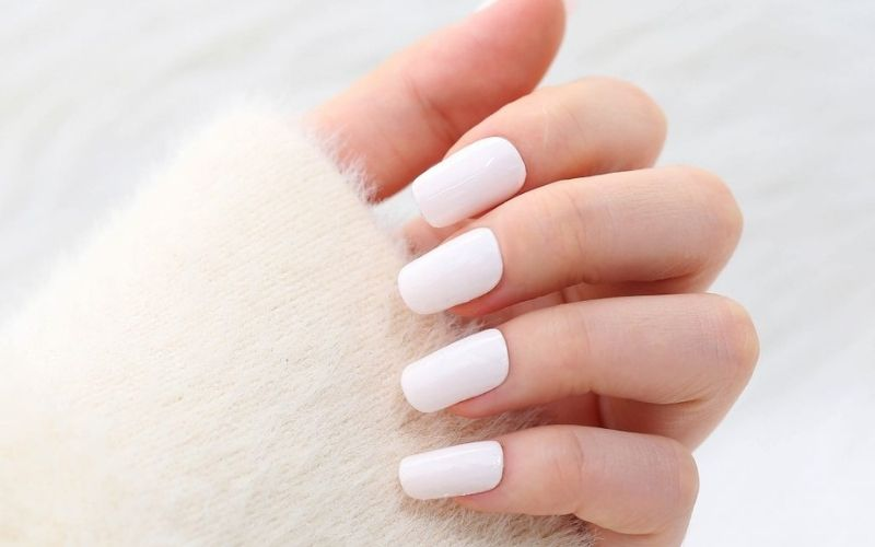 Kiểu móng vuông trắng đục