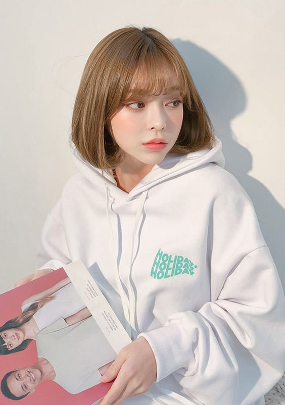 Tóc ngắn cụp đuôi