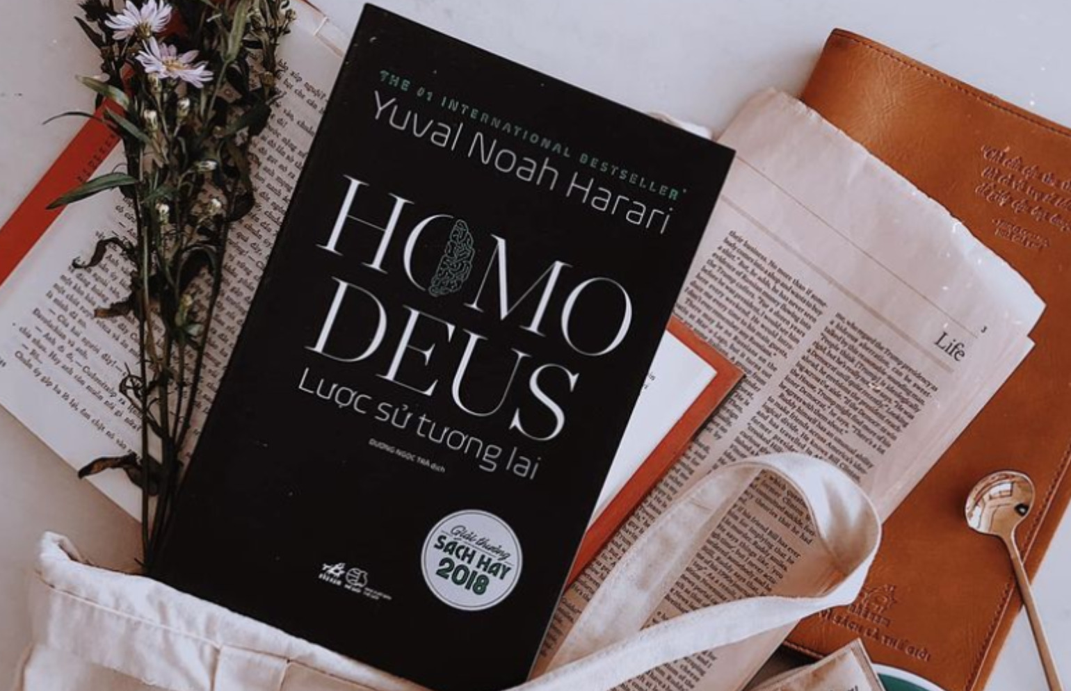 Sách Lược Sử Tương Lai