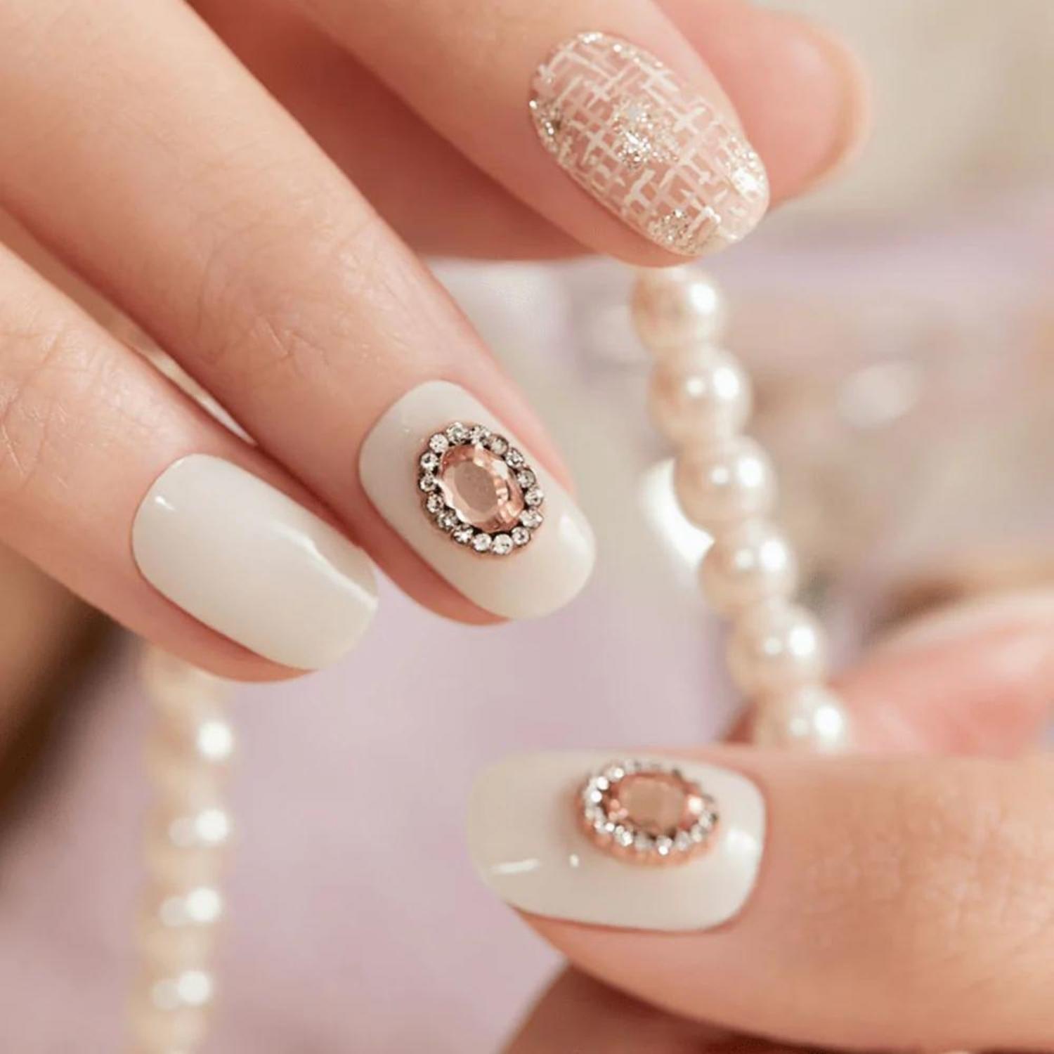 Nail hồng ngọc mắc tiền