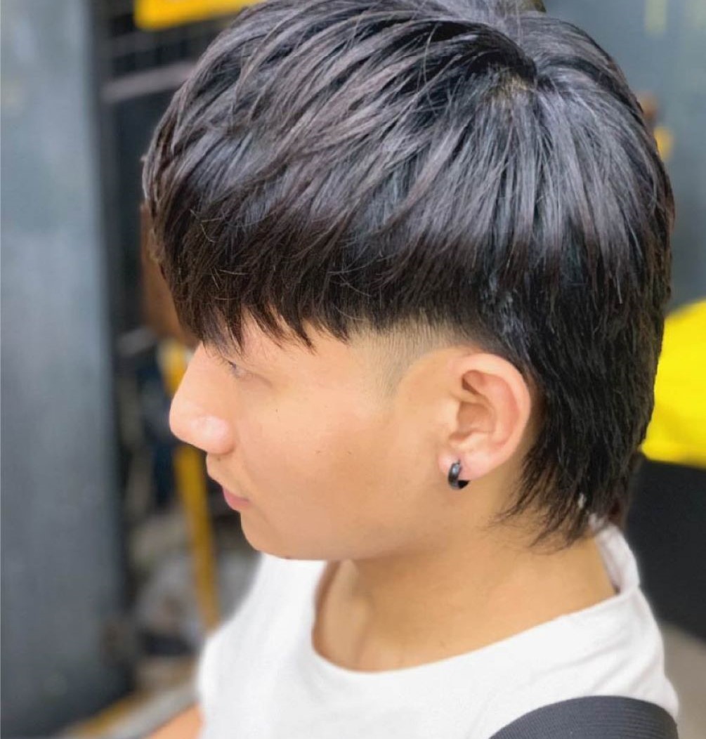 Gáy dài tạo điểm nhấn độc lạ cho kiểu tóc mohican chéo