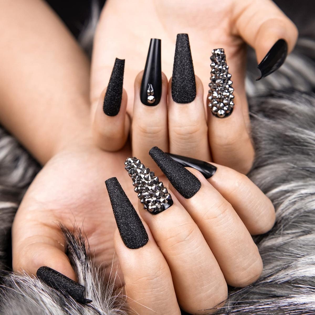 Nail black color 3 chiều gắn sắt kẽm kim loại 