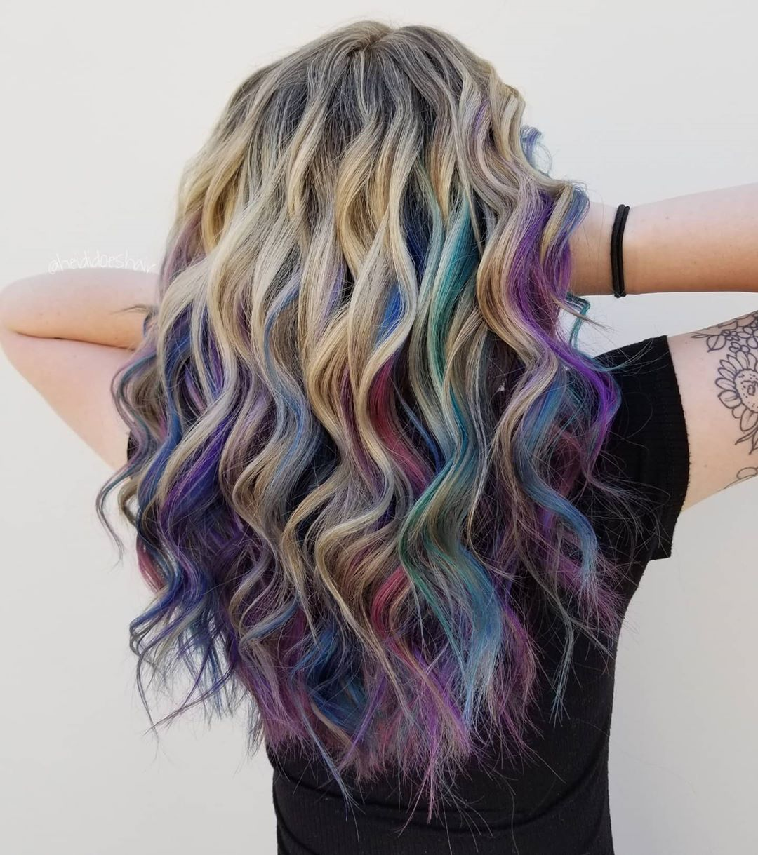Tóc highlight cầu vồng kỳ lạ mắt