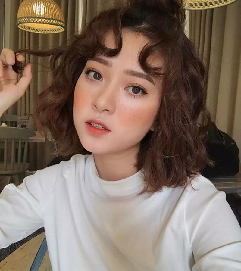 Tóc xù mì giúp bạn trông đáng yêu hơn 