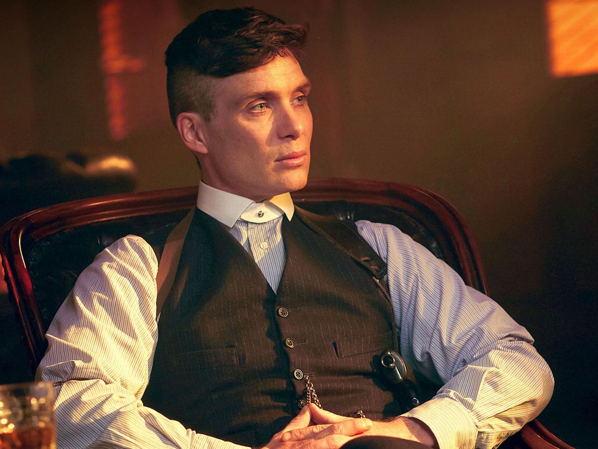 Nhân vật Tommy Shelby cực điển trai trong kiểu tóc mohican mái chéo
