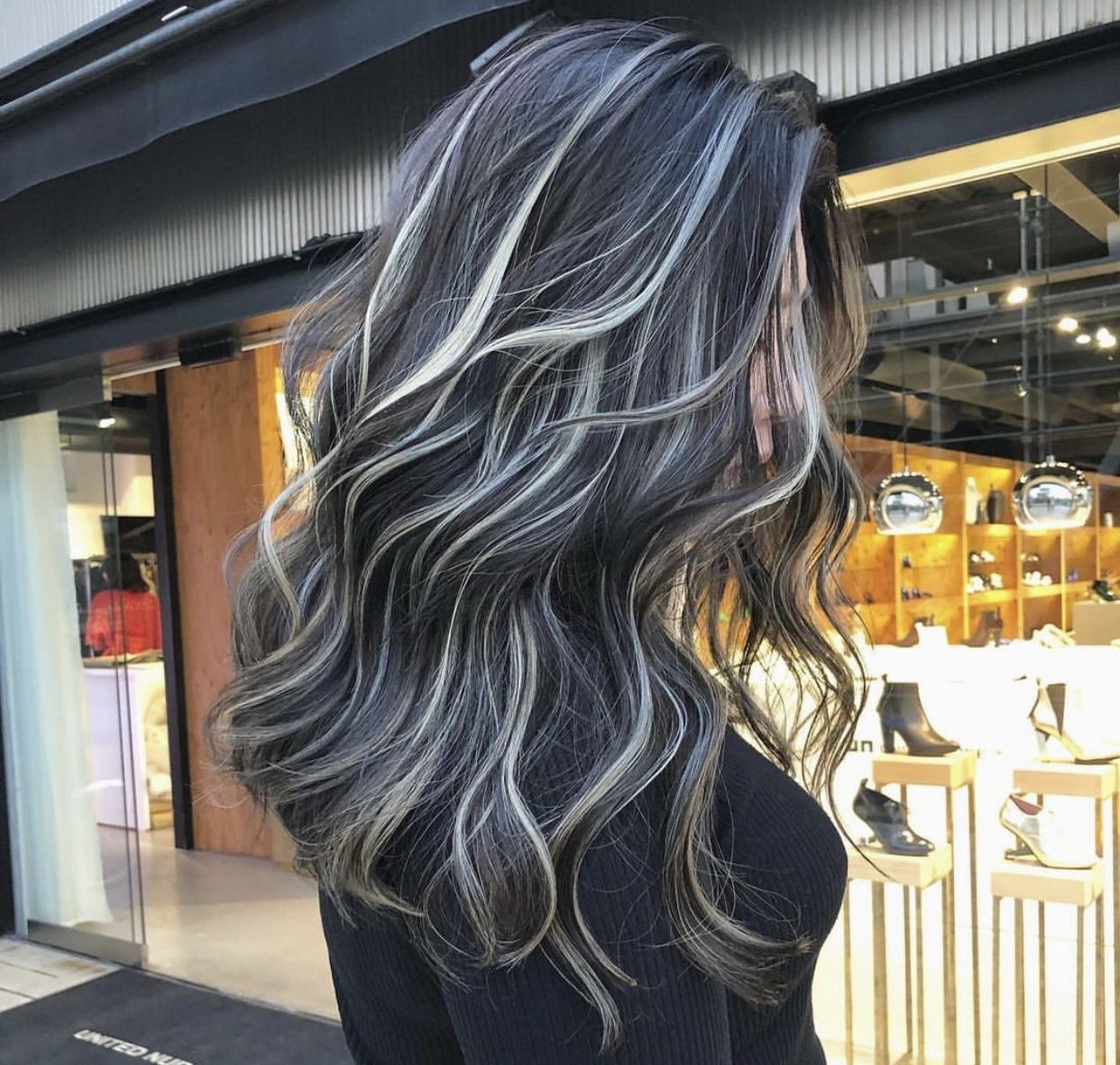 Tóc highlight ngang vai color sáng