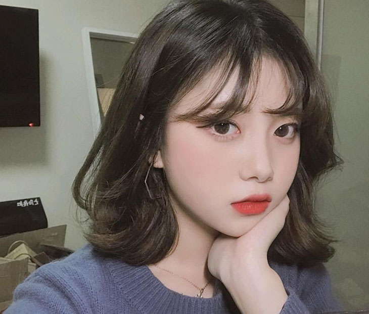 Tóc ngắn ngang vai mái thưa