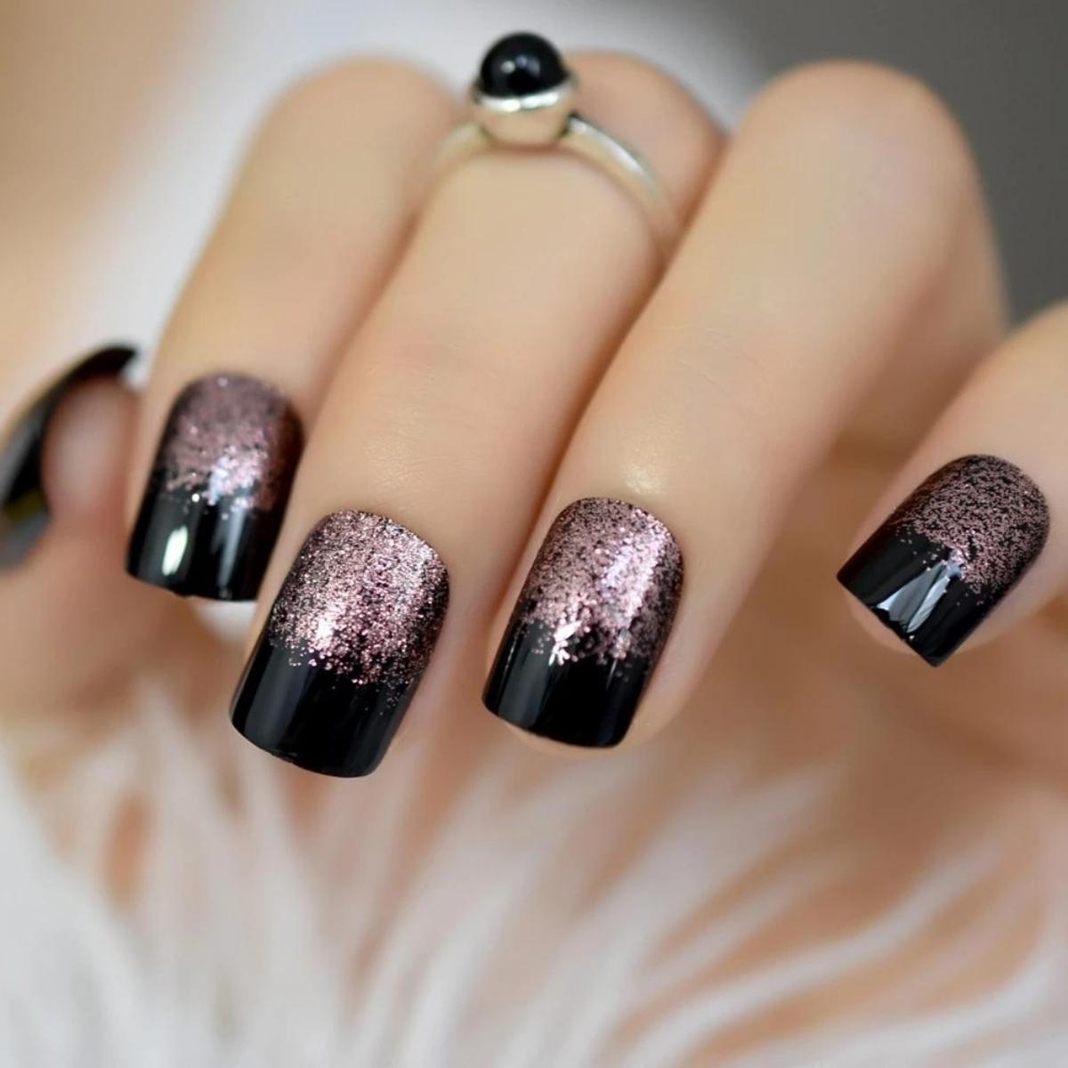 Mẫu nail black color xa hoa 