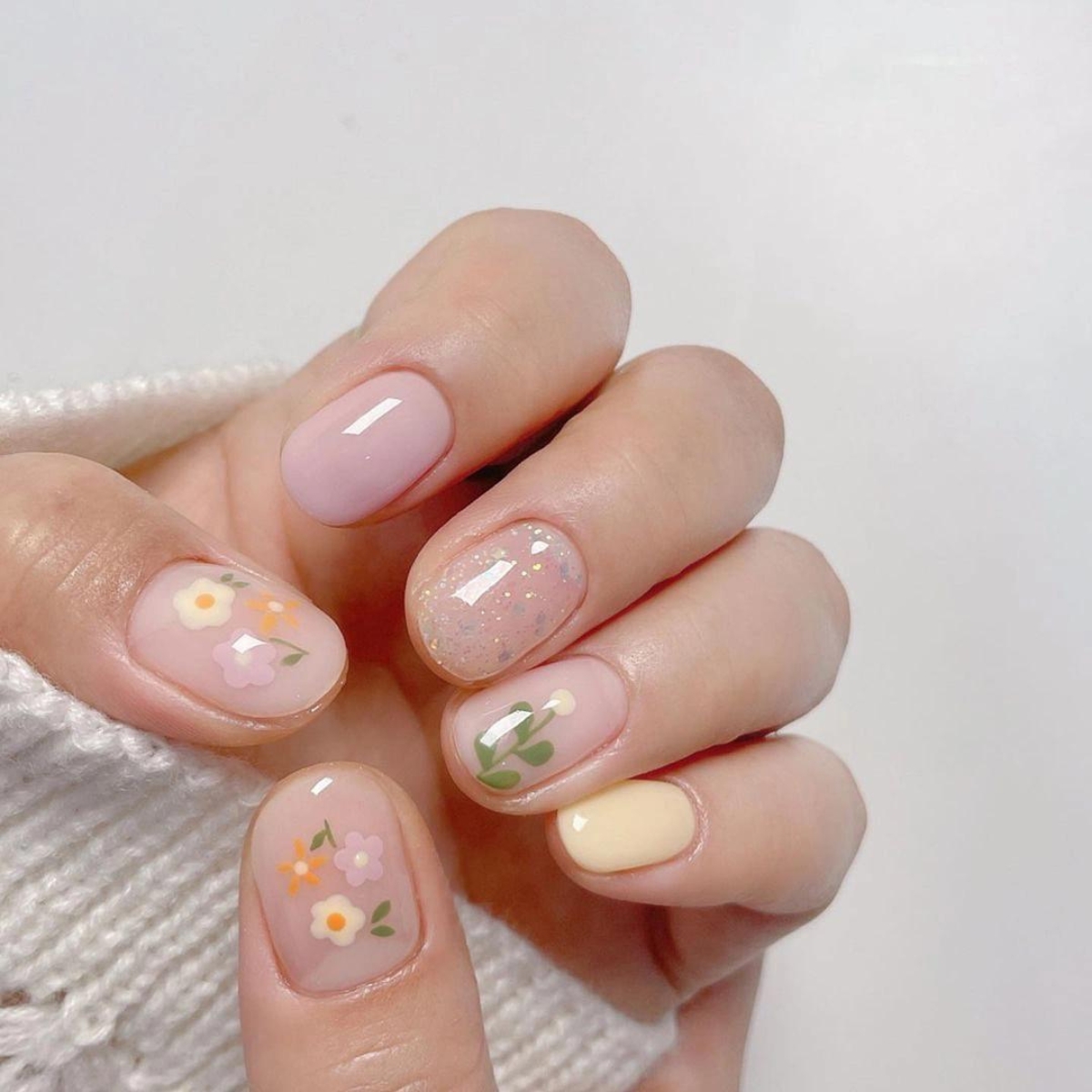 Nail tết hồng phối nail trong suốt