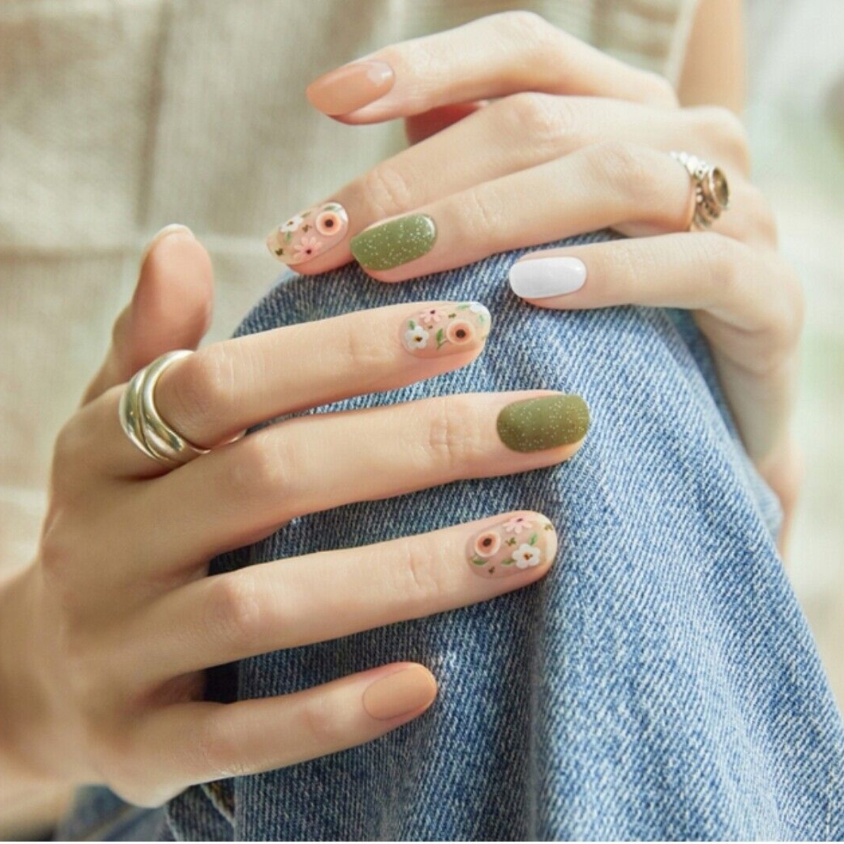 Mẫu nail tết xanh hoa lá