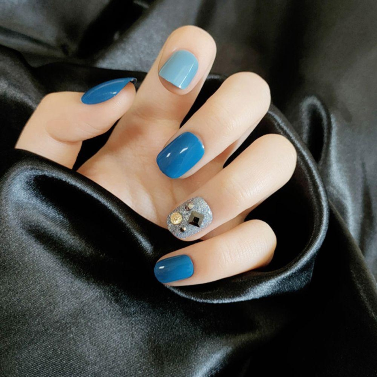 Mẫu nail tết xanh dương