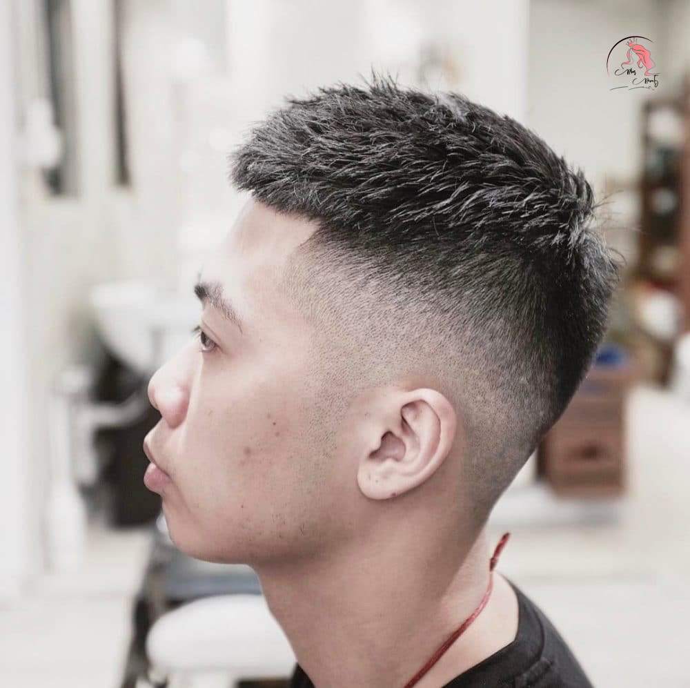 Mohican chéo ngắn cổ điển
