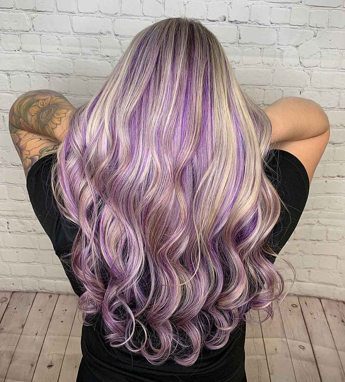 Tóc highlight tím uốn nắn xoăn