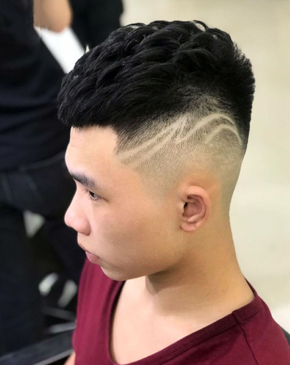 Kẻ vạch cho mái tóc mohican được rất nhiều phái nam ưa thích