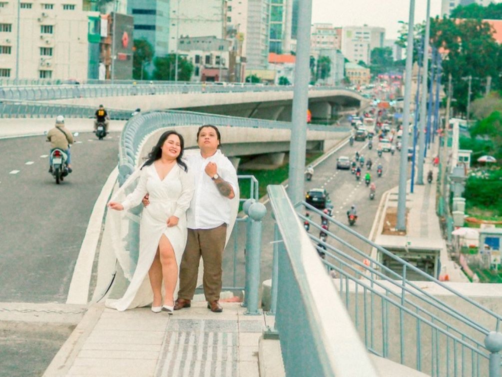 Bộ ảnh cưới độc đáo được chụp trên cầu Thủ Thiêm 2