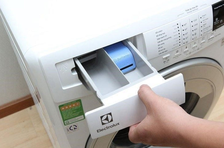 Cách lau chùi và vệ sinh máy giặt Electrolux 