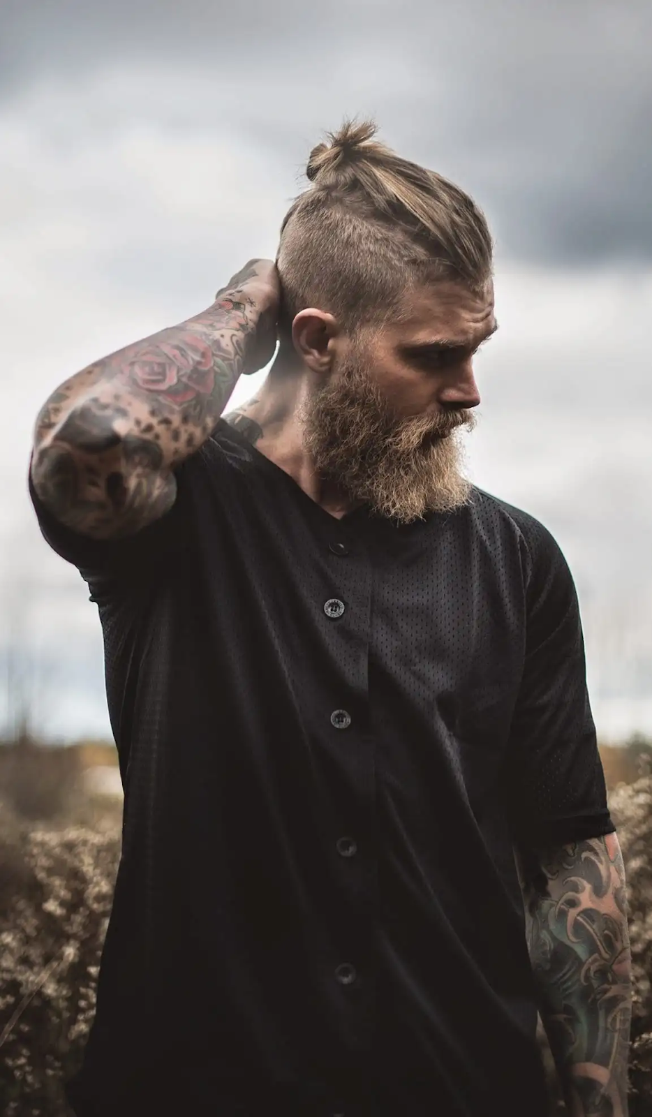 Kiểu tóc nam Man Bun and Beard 