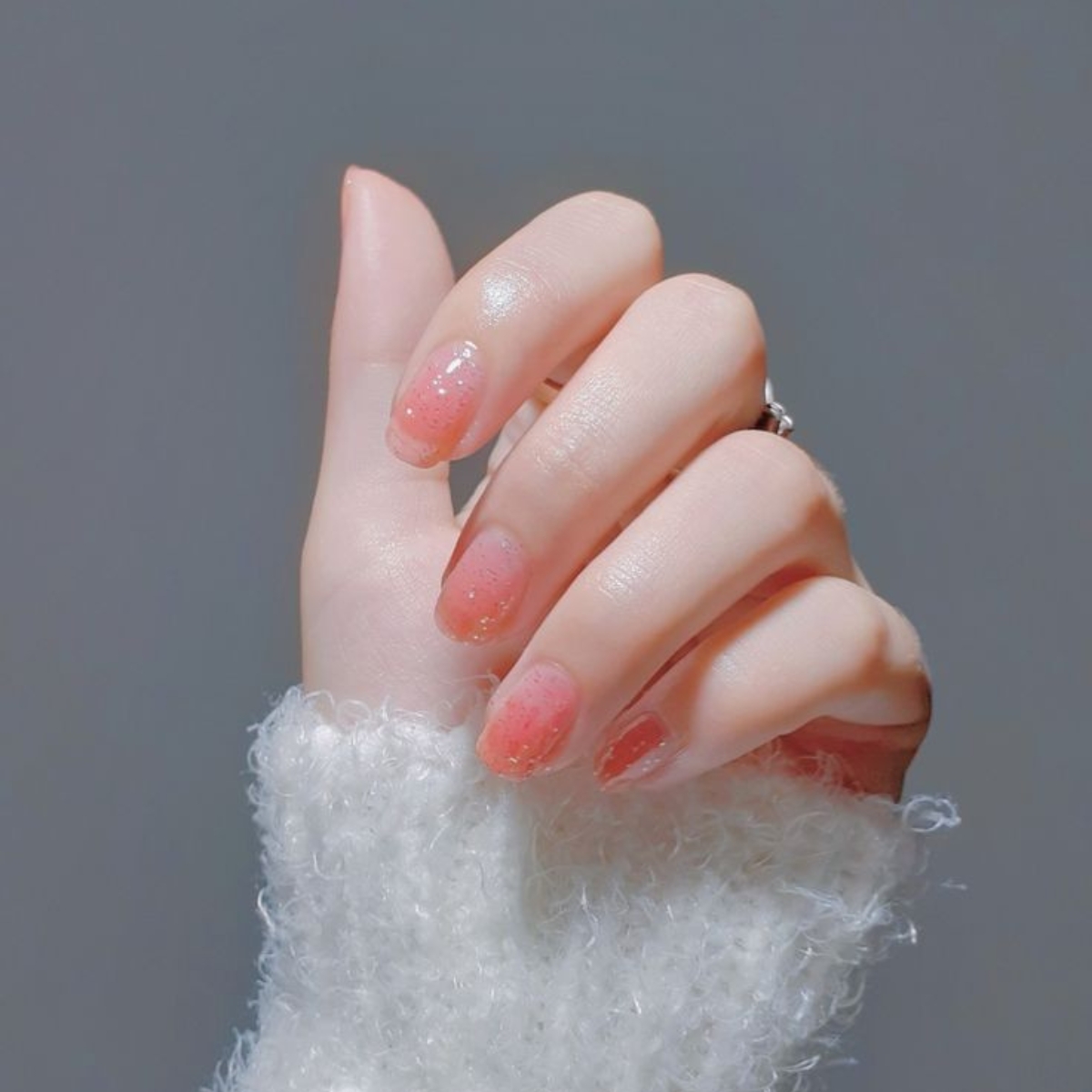 Nail hồng đào hợp với da trắng