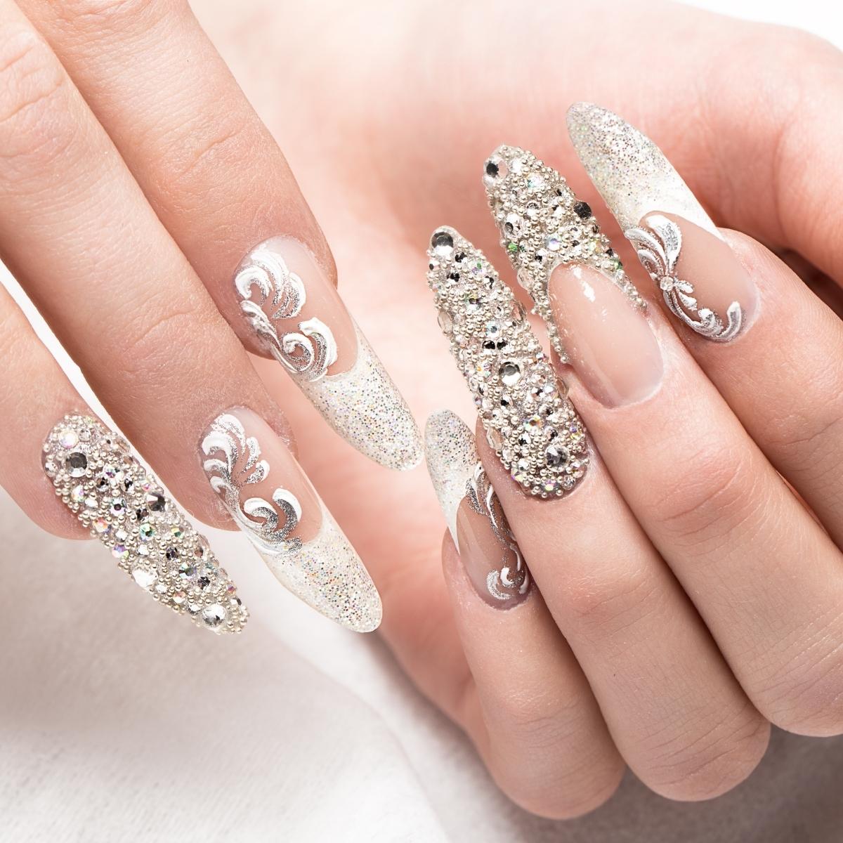 Nail đính đá lấp lánh