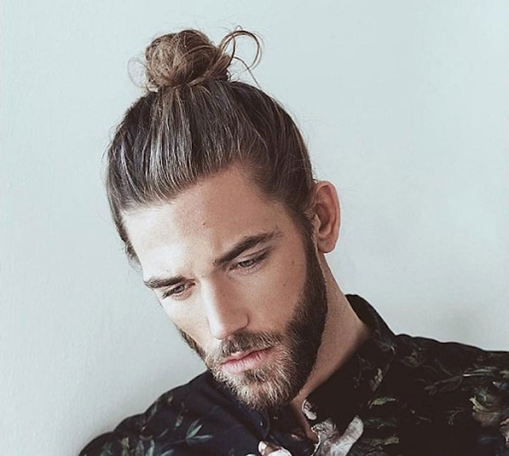 Kiểu tóc Man Bun tạo nên tuyệt hảo mạnh mẽ và tự tin cho tất cả những người đối lập