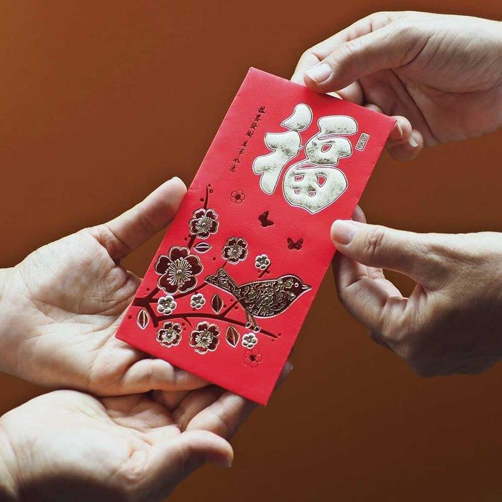 Lì xì đầu năm với mong ước gửi những điều may mắn đến người nhận