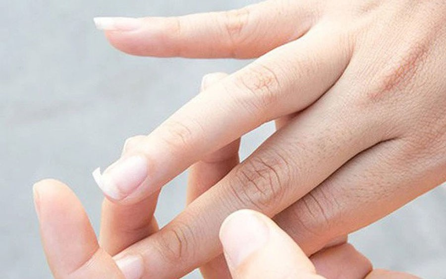 Nên đảm bảo an toàn móng tay trước những hóa học tẩy cọ, hóa chất