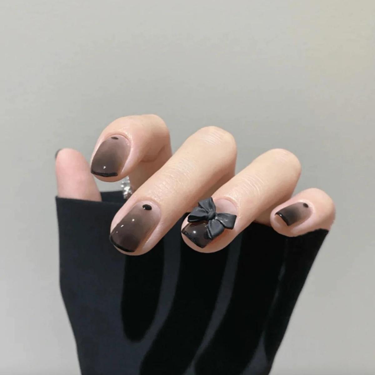 Nail black color ombre 