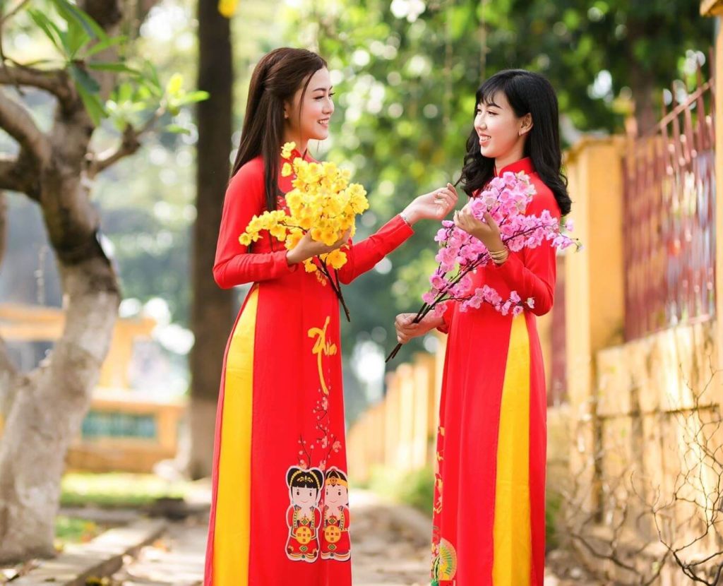 Diện sắc đỏ may mắn cho ngày đầu năm mới