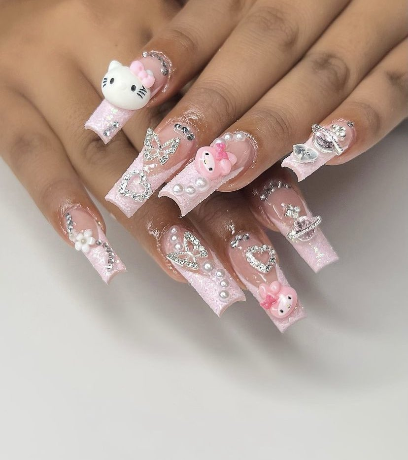 Mẫu móng tay giả Hello Kitty 