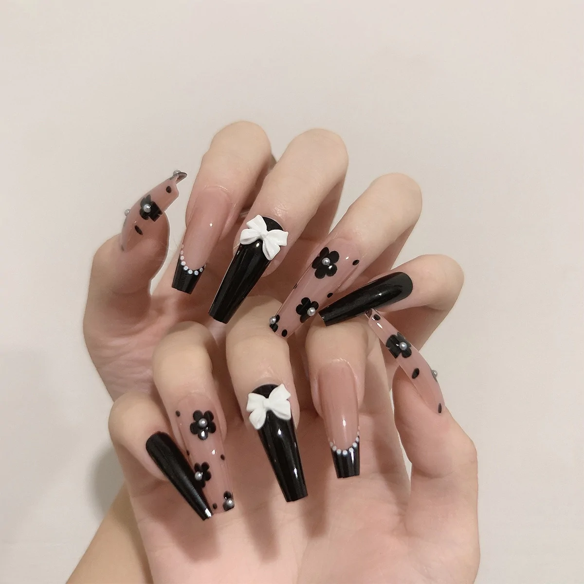 Nail đính charm nơ