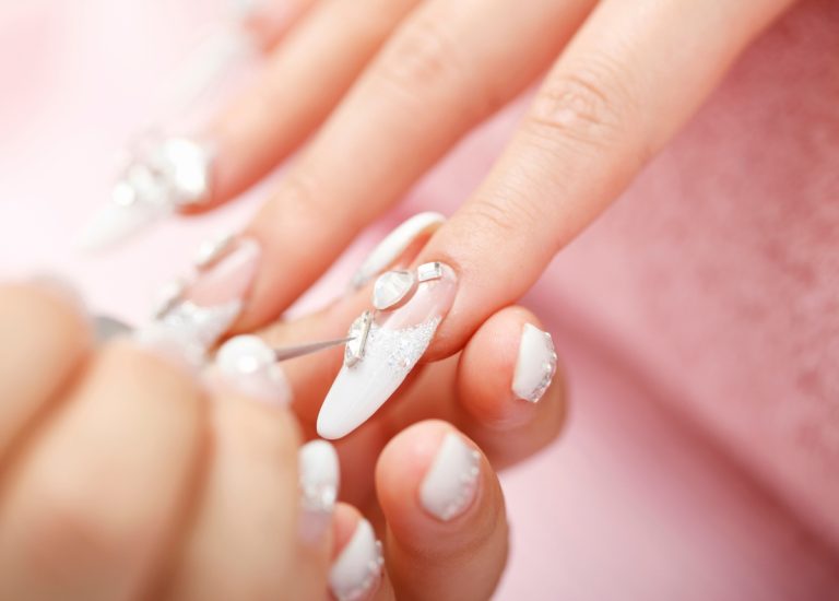 77+ Mẫu nail đính đá đẹp, nhẹ nhàng, sang chảnh 2024