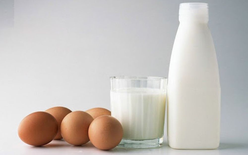 Sử dụng trứng và sữa tươi không đường làm dài móng tay