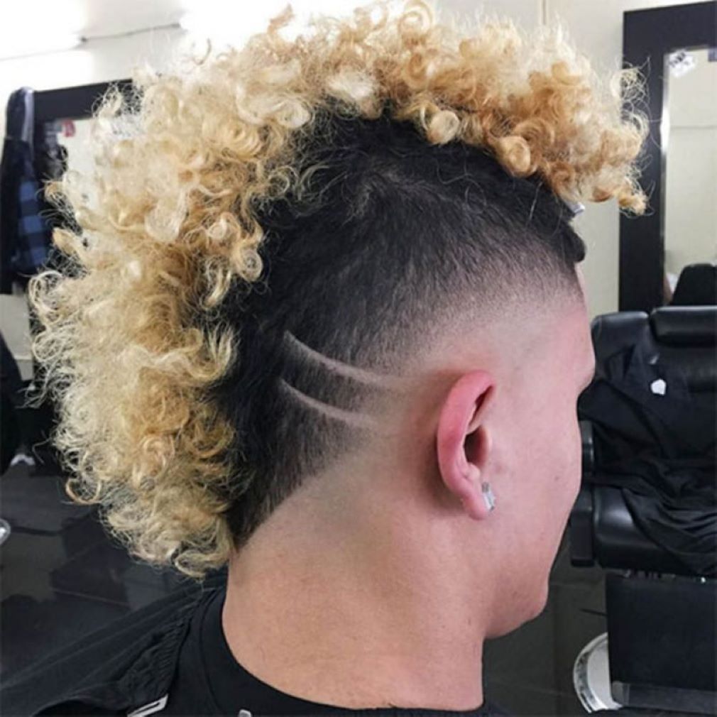 “Đỏm dáng” hơn cùng kiểu đầu mohican chéo xoăn độc lạ