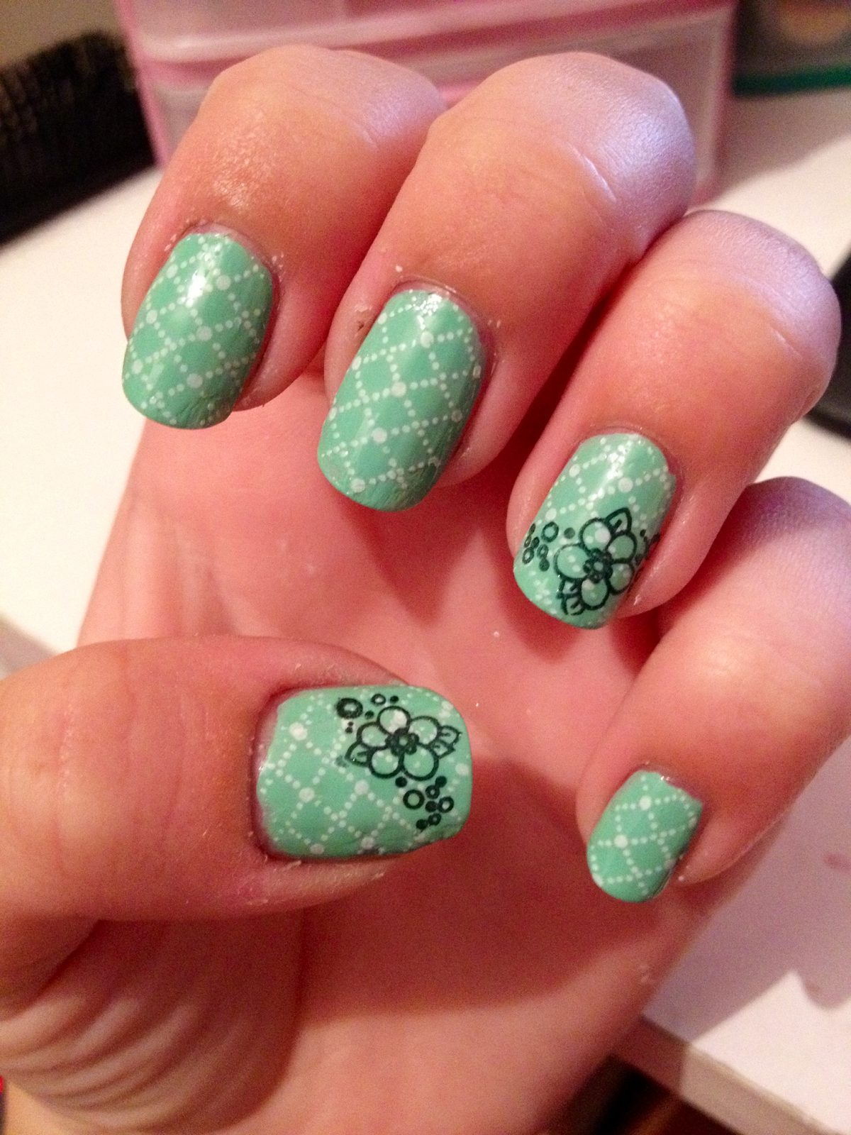 Nail xanh ngọc hoạ tiết đa diện