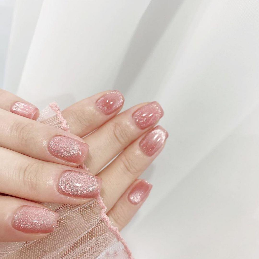 Mẫu nail mắt mèo màu hồng 