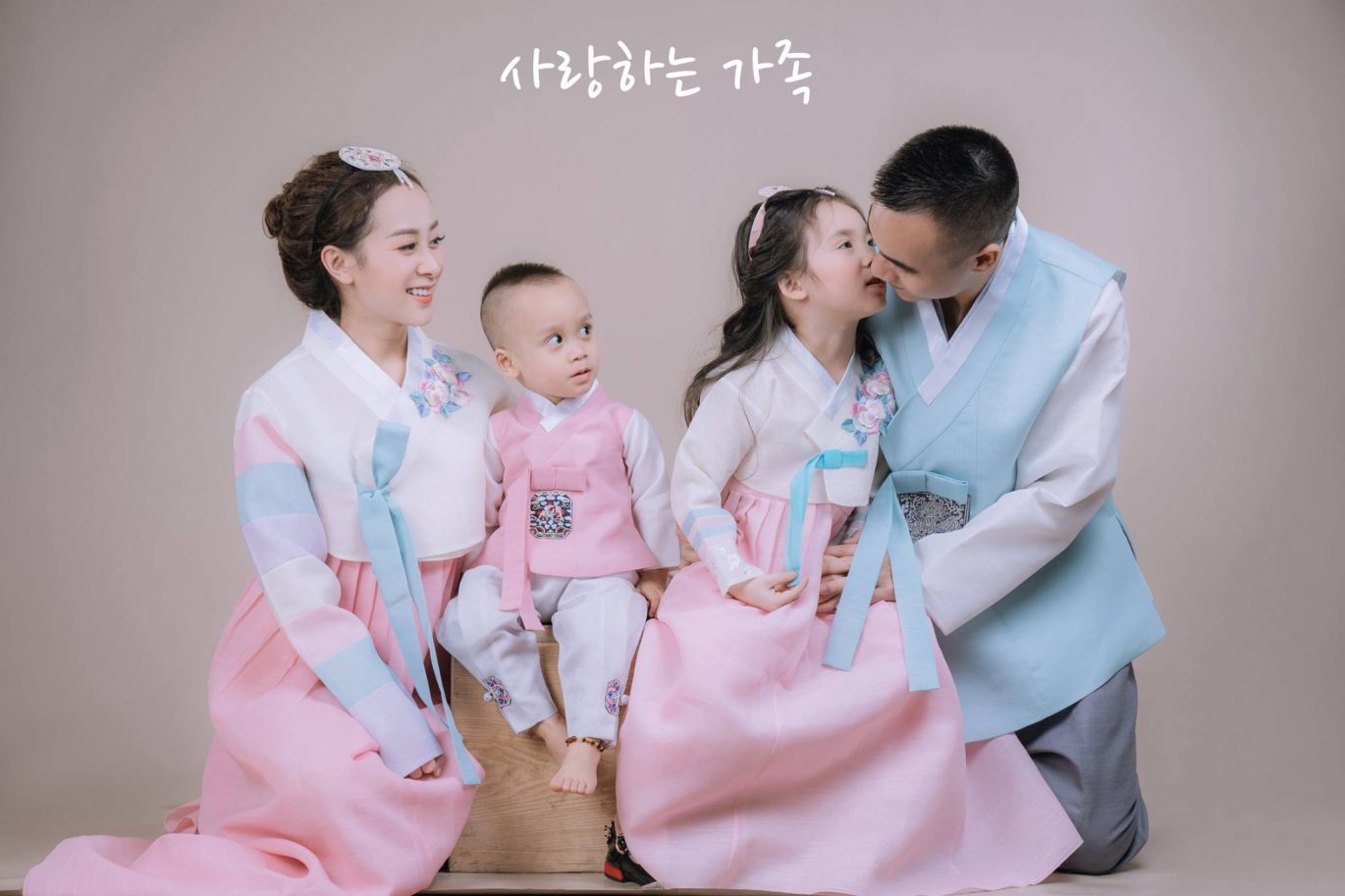 Chụp ảnh gia đình theo concept Hàn Quốc 