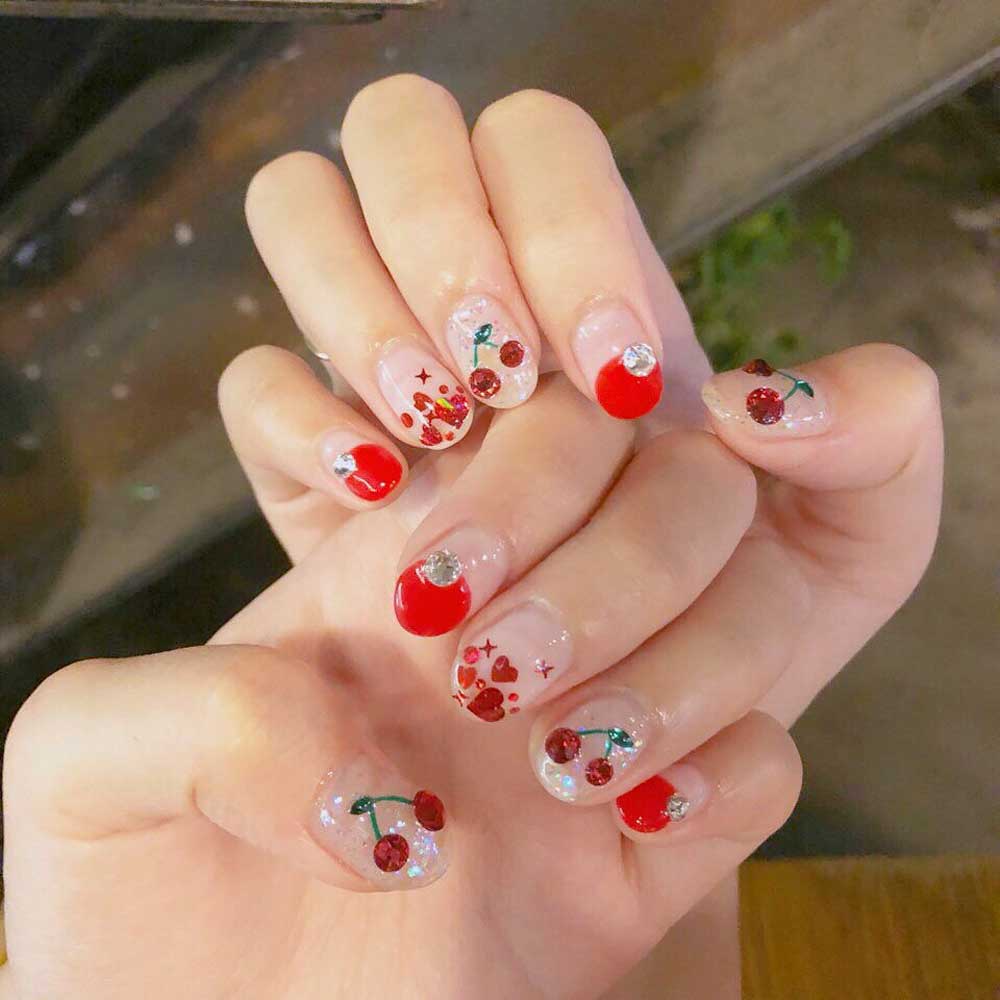 Điểm tăng chút hình tiết cherry đỏ lòe mang đến cỗ nail Hàn Quốc