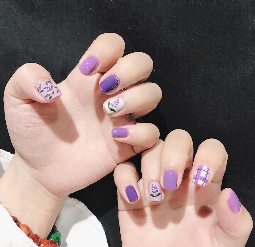 Mẫu nail màu tím