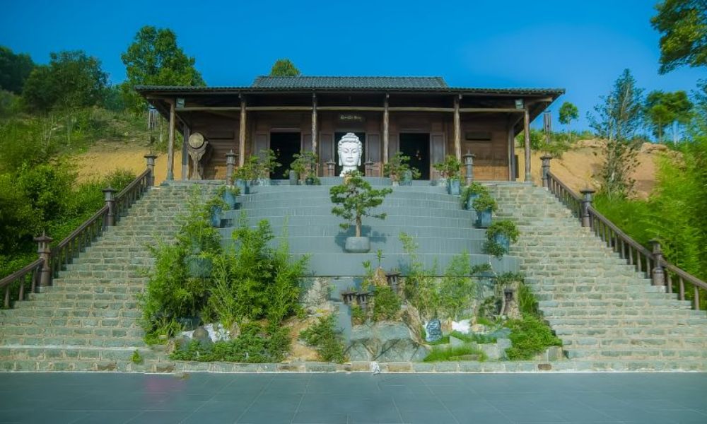 Chùa Linh Quy Pháp Ấn là một trong những ngôi chùa lâu đời và đẹp nhất tại xứ sở mộng mơ