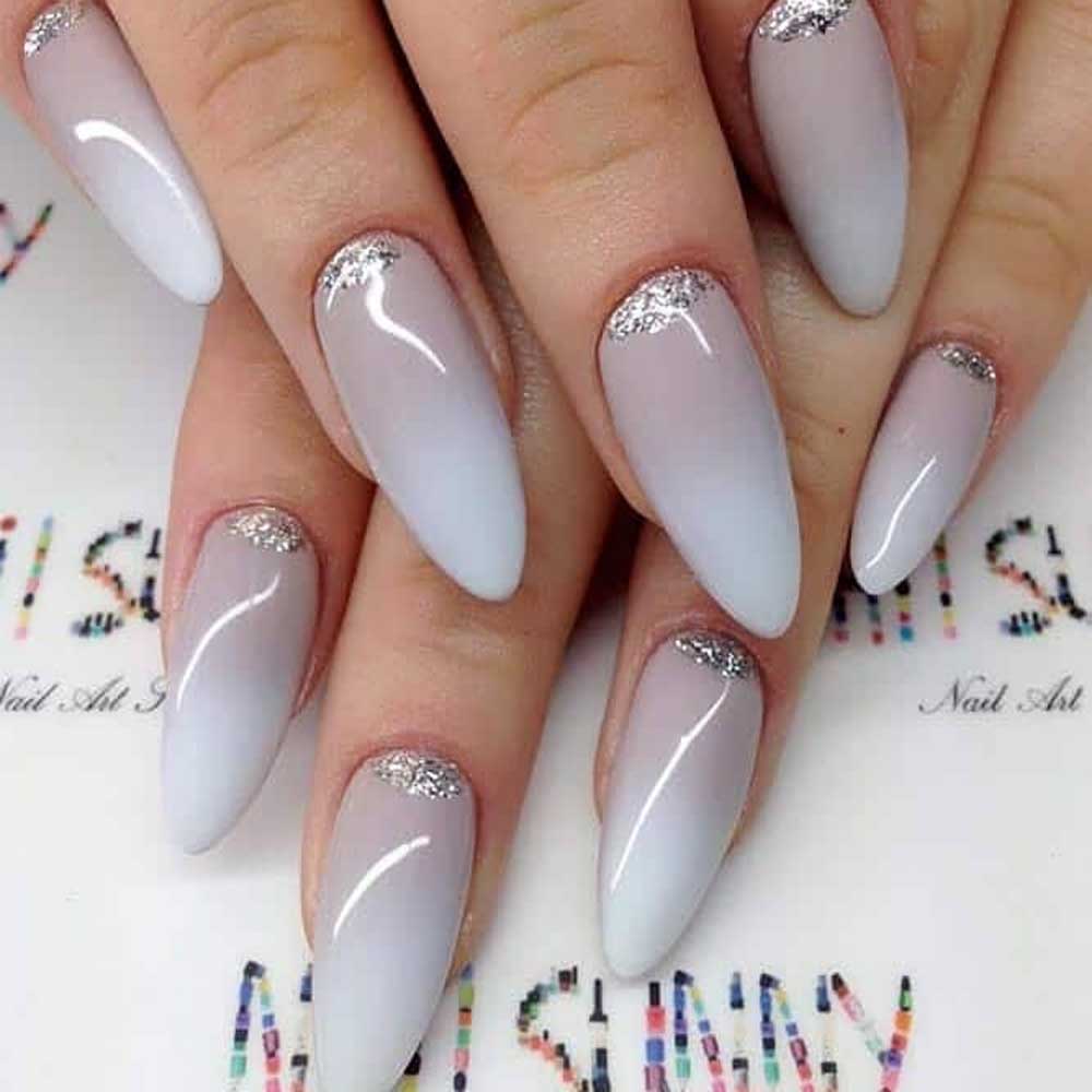 Màu xám thể hiện sự mạnh mẽ và bền bỉ trong tính cách